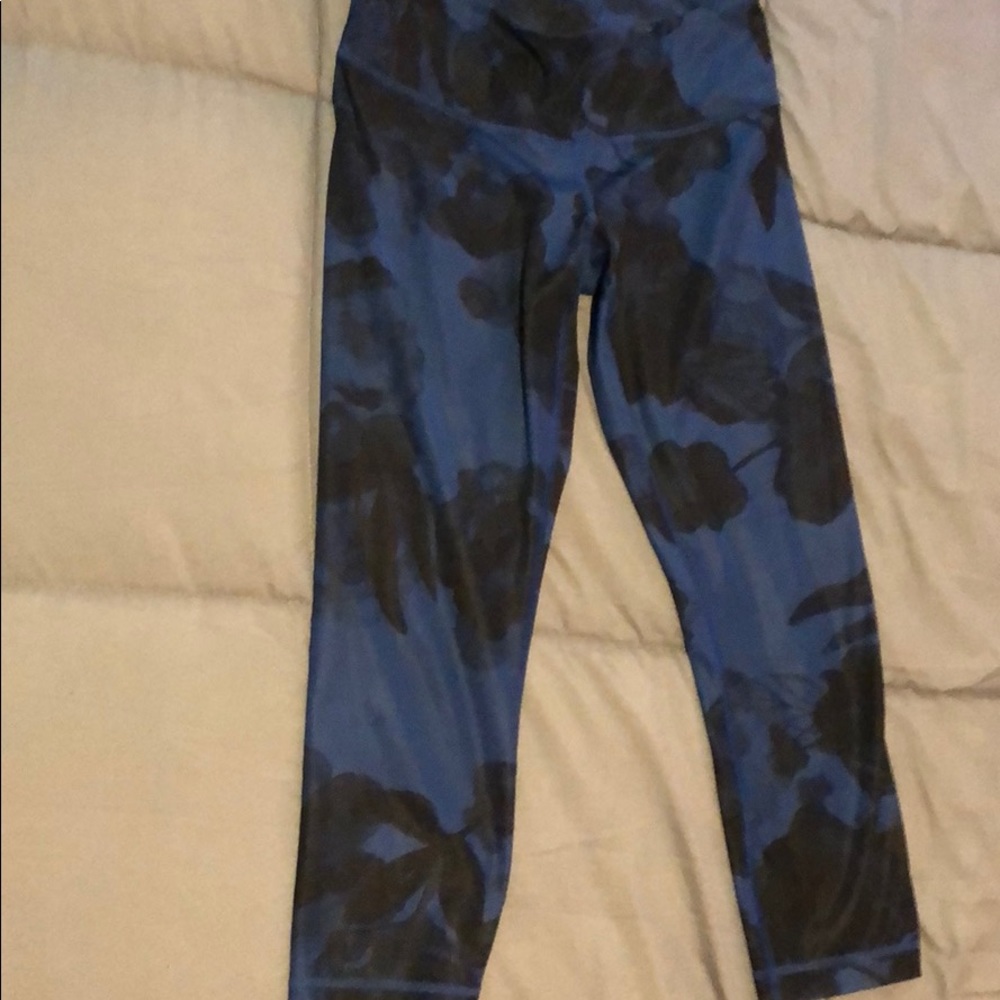 Lululemon blue flower print leggings